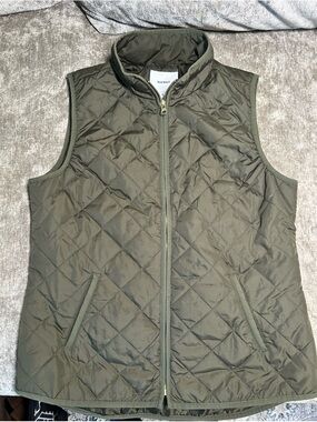 Old Navy Quilted Olive Green Sleeveless Vest